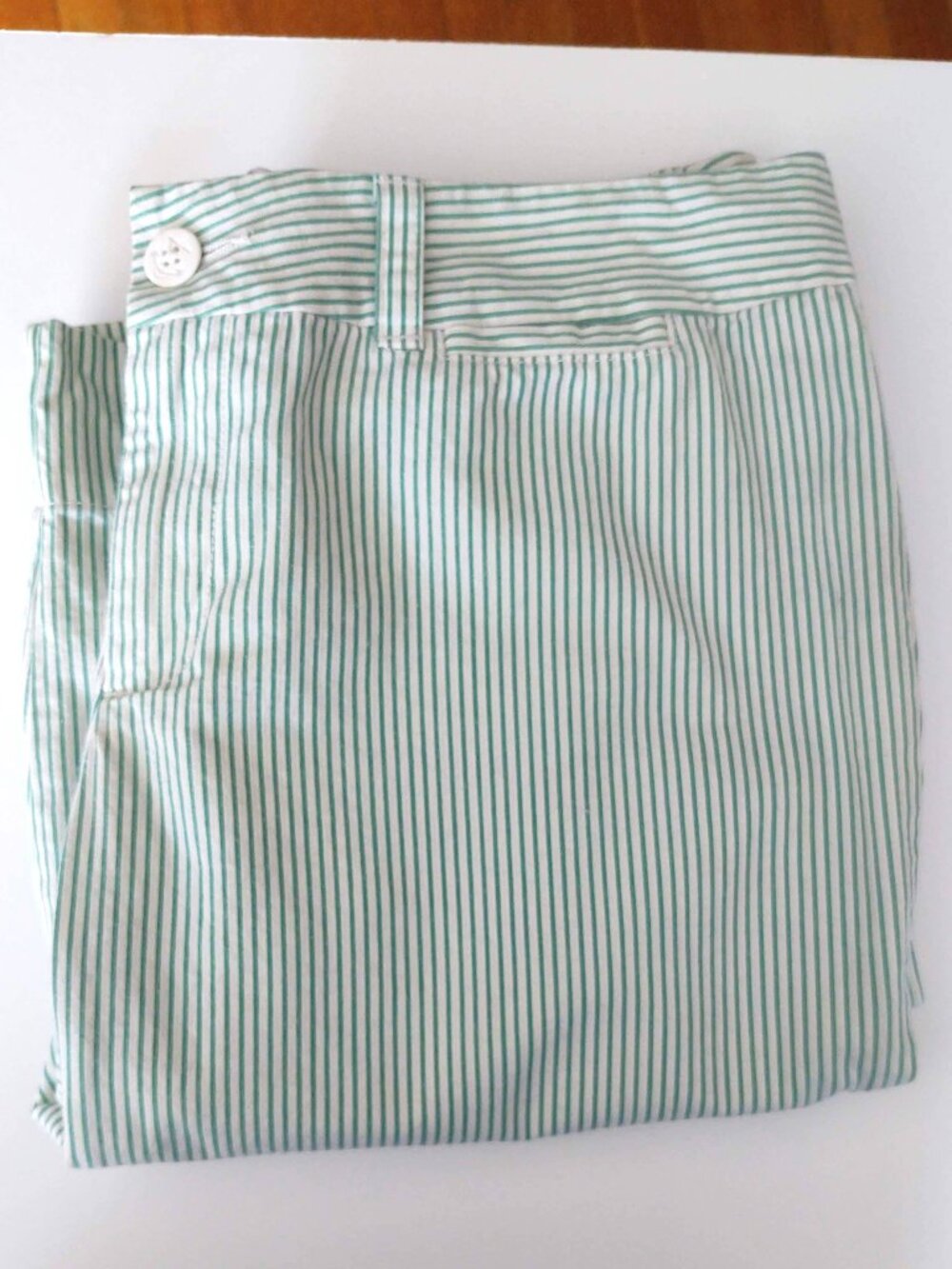 Bermuda shorts white and green striped